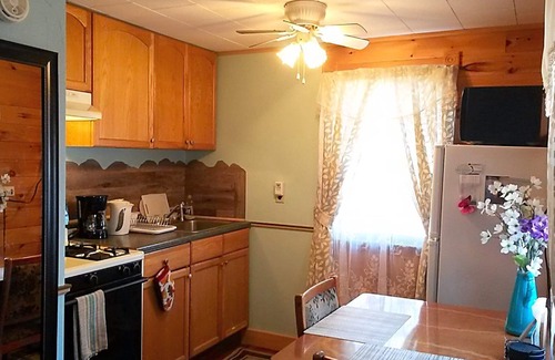 Prattsville Cabin | Catskill Bungalow - Tiny House Vacation for couples, Windham & Hunter NY, skiing