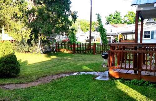 Prattsville Cabin | Catskill Bungalow - Tiny House Vacation for couples, Windham & Hunter NY, skiing