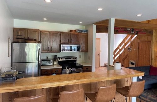 Windham House | Catskill house great for fall hiking and winter skiing! Available for NYE '26!