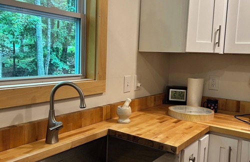 Dedham Cottage | Cattail Cottage, on Green Lake Road, Dedham, Maine