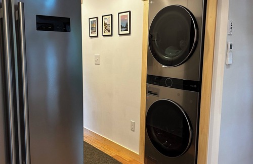 Dedham Cottage | Cattail Cottage, on Green Lake Road, Dedham, Maine