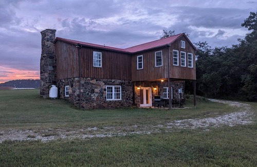 Nelson Cottage | Cattle farm getaway in Virginia's best wine & beer country! Fiber Optic Wi-Fi!