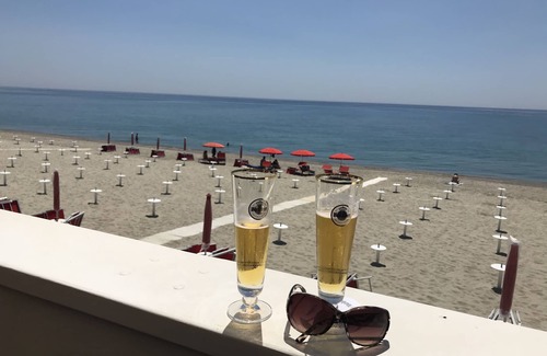 Marina di Caulonia Apartment | Caulonia Marina apartment with AC & swimming pool only 5 minutes to the beach!