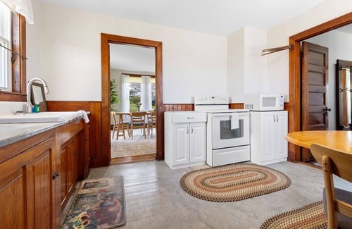 Tenants Harbor Cottage | Causeway Cottage, waterfront authentic Maine