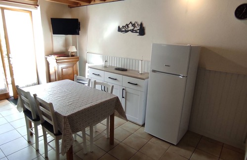 Cauterets Apartment | CAUTERETS, beautiful T3 in residence, 4/6 people, 2 bedrooms, private parking.