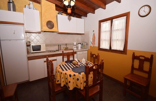 Montijos Cottage | Cave House in Tenerife with Pool and Beach