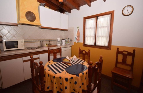 Montijos Cottage | Cave House in Tenerife with Pool and Beach