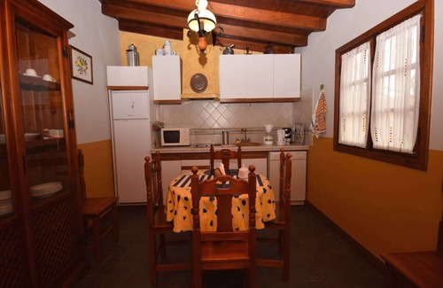 Montijos Cottage | Cave House in Tenerife with Pool and Beach