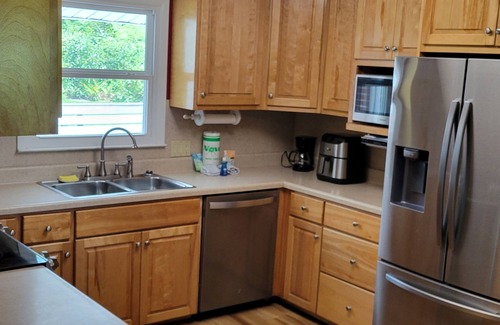 Marianna House | Caverns Crossing - CLOSE to Chipola , MERE ball field & the Caverns State Park