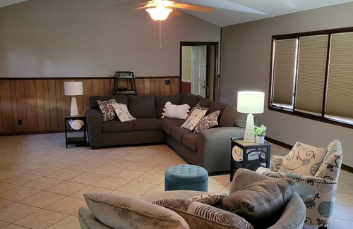 Marianna House | Caverns Crossing - CLOSE to Chipola , MERE ball field & the Caverns State Park