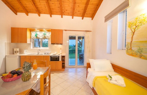 Pylos-Nestoras House | Cavo Gallo Sea Houses