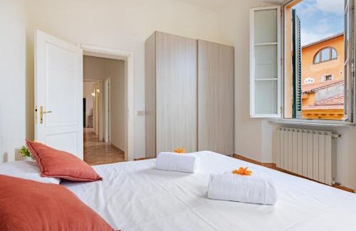 Pisa City Centre Apartment | Cavour 9 - Luminoso 3 Camere Borgo Stretto Vista in Centro