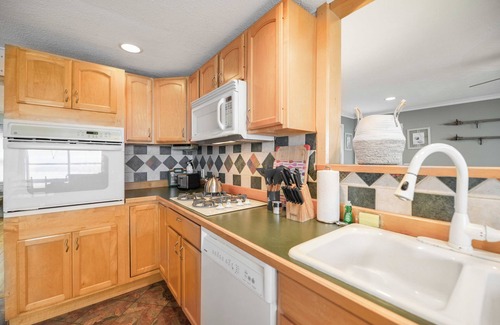 Seneca Falls House | Cayuga Lake Cottage: "Lakeside Cottage - Close to Wineries!"