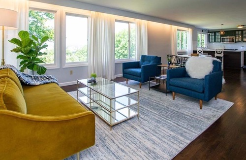 Town of Ledyard Cottage | Cayuga Sunshine: Luxury on Cayuga Lake. Close to Aurora!