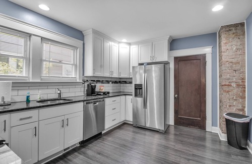 Buffalo Apartment | Cazenovia Park Pad