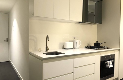 Melbourne Central Business District Apartment | CBD one bedroom apt - clean and comfort