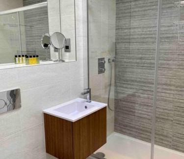 City Centre Apartment | CC - Central Location Top Floor 2 Bed Deluxe Modern Apartment