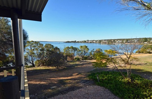 Lake Wangary House | CDC-625 Beach House incl. rear 2BR studio - waterfront property