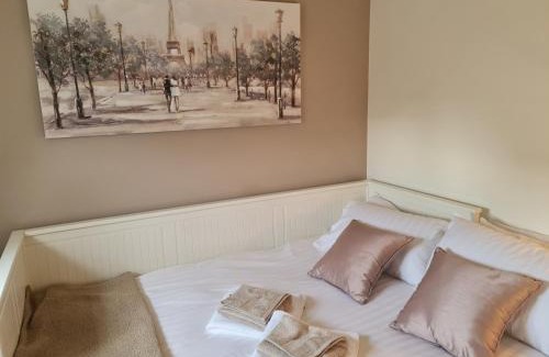 Cowes House | CeCe's