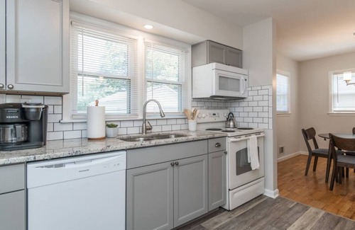 Lexington House | Cecil's Cozy Cottage