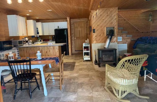 Glover Cabin | Cedar A-frame cabin with finished bunkhouse, sleeps 14. WiFi, AC in Glover, VT