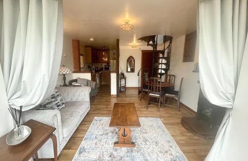 Usk House | Cedar Barn