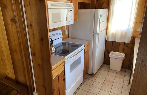Tawas City Cottage | (Cedar Cabin) Cozy 2 Bedroom Cottage - Waterfront - No Pets