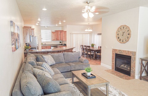 Cedar City House | Cedar Canyon Getaway with hot tub!