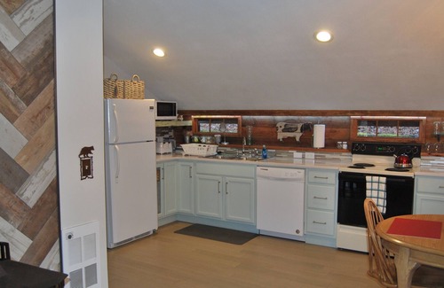 Tuckasegee Cabin | Cedar Cliff Cabin- Near Castle Ladyhawke, WCU!