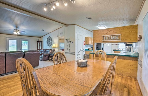 Kemp House | Cedar Creek Lake Access: Retreat w/Deck
