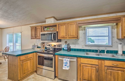 Kemp House | Cedar Creek Lake Access: Retreat w/Deck