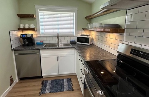 Regional District of Nanaimo Hotel | Cedar Grove Motel and Cabins