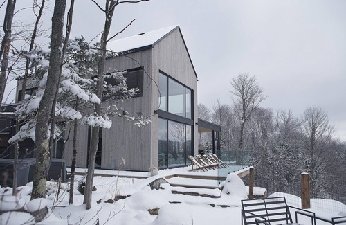 Les Pays-d'en-Haut Regional County Municipality Ski Chalet | Cedar Hills-Sauna and spa in a Scandinavian style chalet mountainside