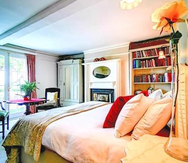 Burton Bed & Breakfast | Cedar House Boutique B&B