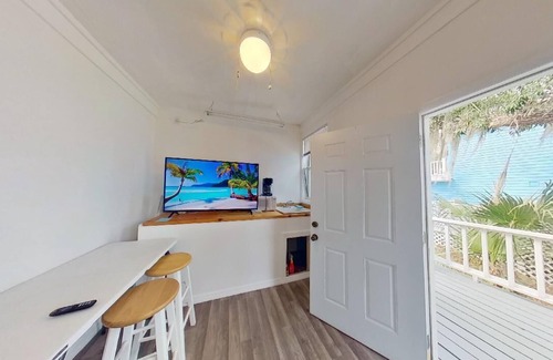 Cedar Key Cottage | Cedar Key IslandCoastalHeavenCottage Kayak to island beach! .Pets stay free!