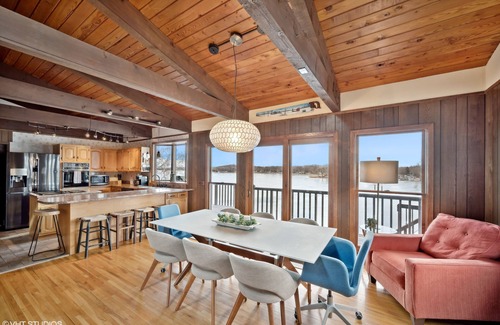 Annandale House | Cedar Lake getaway with sauna - cozy fireplace!