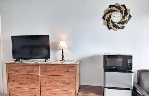 Weirs Beach Condo | Cedar Lodge 303A Room with Balcony!