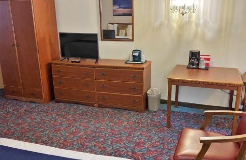 Marquette Hotel | Cedar Motor Inn