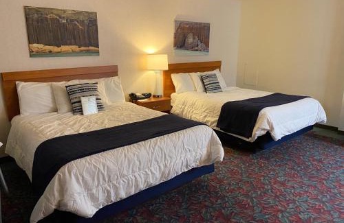 Marquette Hotel | Cedar Motor Inn
