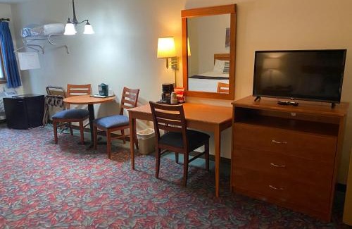 Marquette Hotel | Cedar Motor Inn