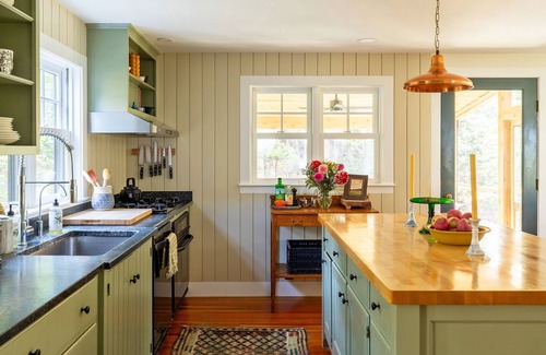 Charlotte House | Cedar Shingle Home on Scenic Road w Hot Tub