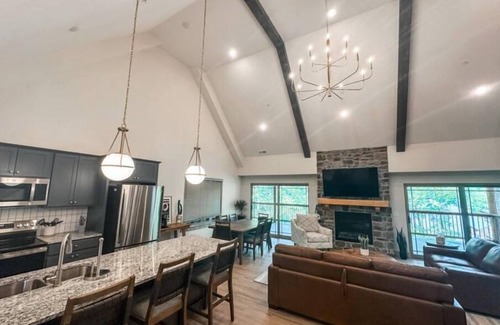 Branson Cabin | Cedar & Sky—Ozarks Hideaway