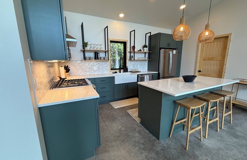 Lutsen Cabin | Cedar Solace Cabin: Lake Superior Views, 7 min to Skiing, Private Forest + Sauna