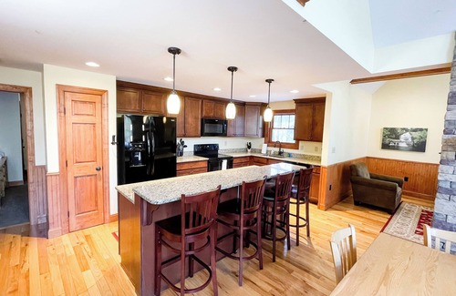 Lake Harmony Estates House | Cedar Spring Lodge, near JFBB Ski, Private Fire Pit, Hot Tub, WiFi, & Game Room