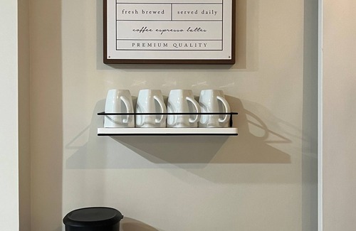 South Central Omaha House | Cedar Street Retreat - Heart of Aksarben!