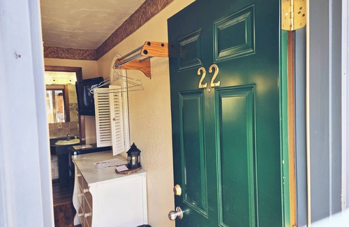 Deadwood Hotel | Cedar Wood Inn