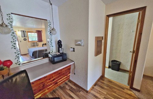 Deadwood Hotel | Cedar Wood Inn