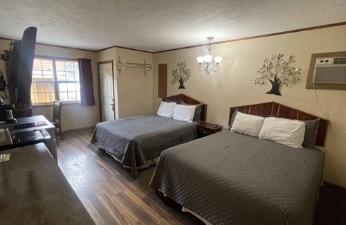 Deadwood Hotel | Cedar Wood Inn