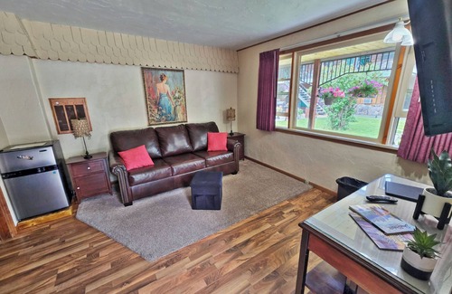 Deadwood Hotel | Cedar Wood Inn