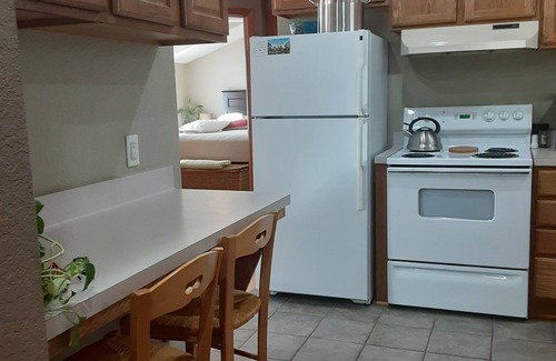 Cedarburg Apartment | Cedarburg 2 br apartment sleeps 1-6 guests in prime location on Washington Ave